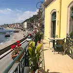 House Giardini-Naxos