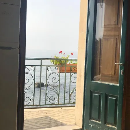 Auberge de jeunesse House