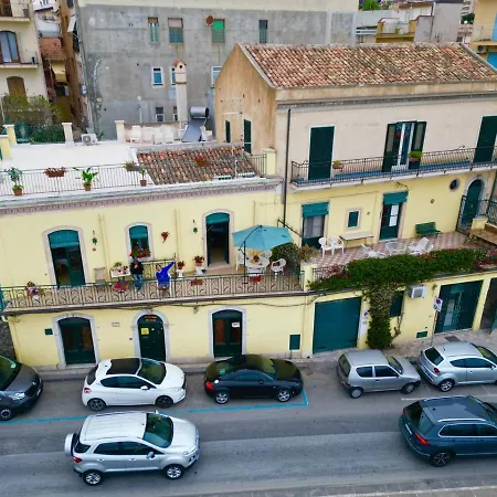 House Hostel Giardini Naxos