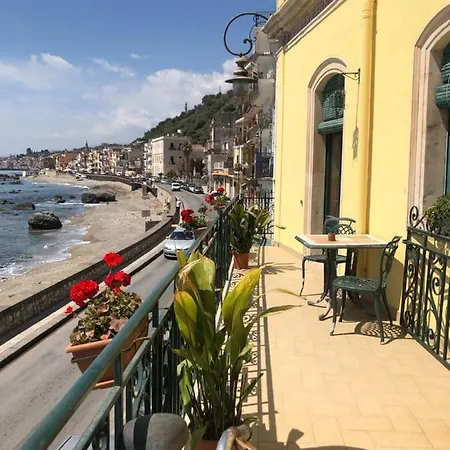 House Giardini-Naxos