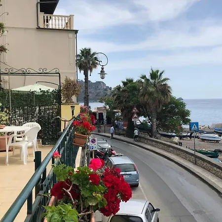 Hostel House Giardini Naxos
