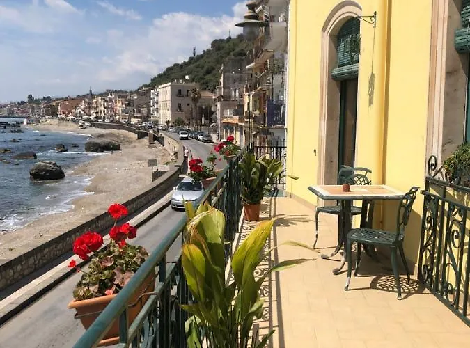 House Giardini-Naxos