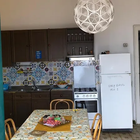 House بيت شباب *